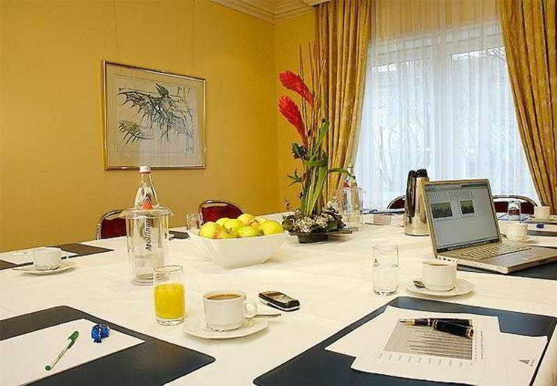 Courtyard By Marriott Hamburg Airport Hotel Afaceri foto