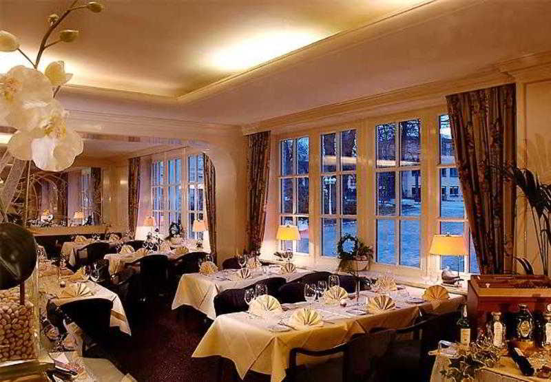 Courtyard By Marriott Hamburg Airport Hotel Restaurant foto