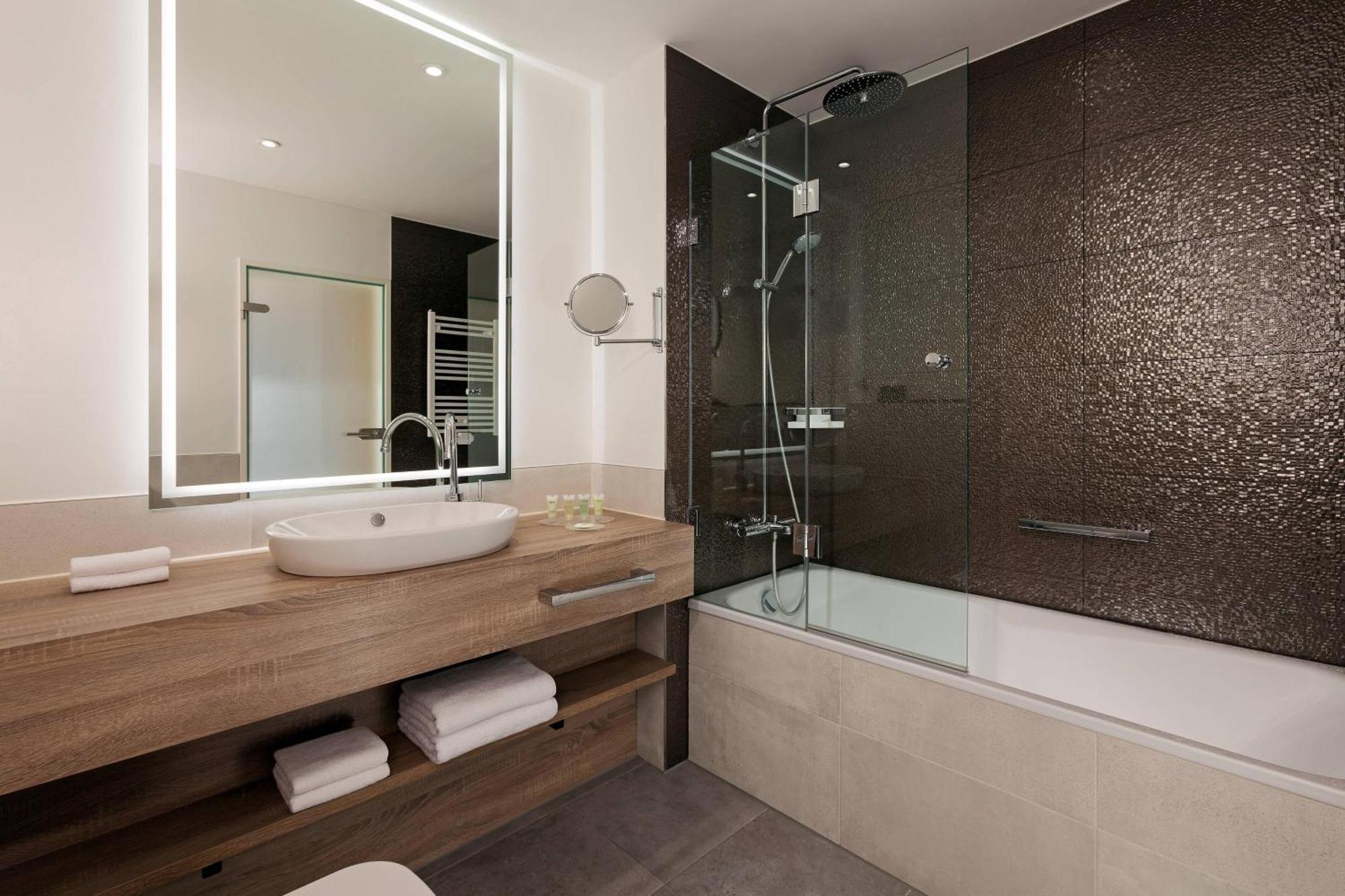 Courtyard By Marriott Hamburg Airport Hotel Exterior foto